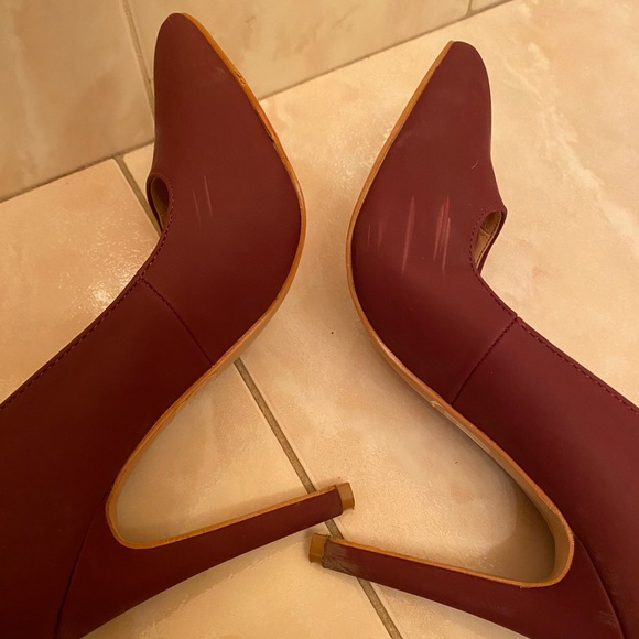 Maroon Pointed Toe Heel Pumps - Picture 4 of 5